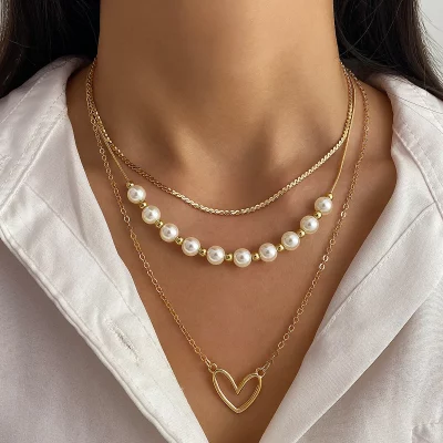 Vintage Love Hreart Peach Heart Pearl Gold Color Necklace Three-Piece Set for Women Multiple Layer Stackable Type Clavicle Chain